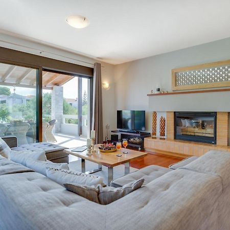 Villa Ampelaki - Premium Villa With Heated Pool Kounoupidhianá Екстериор снимка